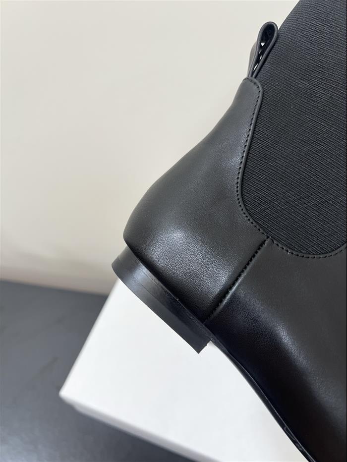 20251128174314371 370